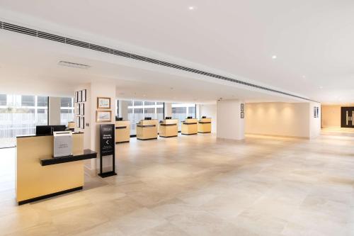 Lobby, Hilton London Gatwick Airport Hotel in Gatwick Airport Lobby, Hilton London Gatwick Airport Hotel in Gatwick Airport
