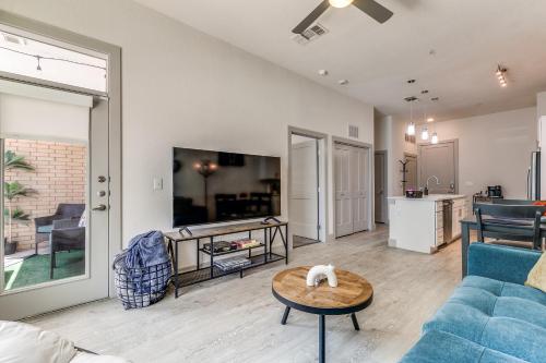 Lush Downtown Condo on RiverWalk w King Ste, Free Parking, Pet Friendly, Centrally Located on Riverw near San Antonio Művészeti Múzeum Lush Downtown Condo on RiverWalk w King Ste, Free Parking, Pet Friendly, Centrally Located on Riverw near San Antonio Művészeti Múzeum