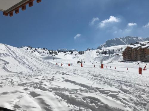 PLAGNE SOLEIL - 4 étoiles Paradiski - skis aux pieds - vue directe piste