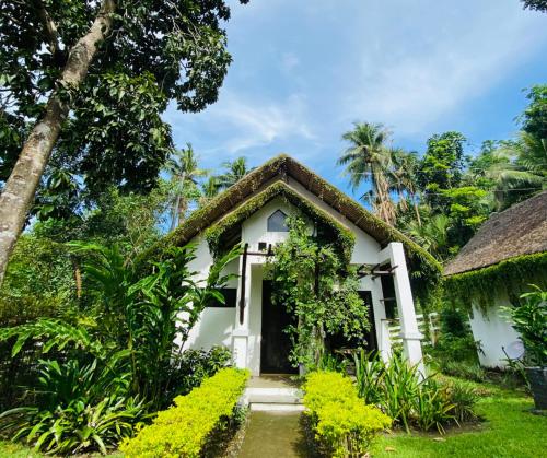 CATANAUAN COVE White Sand Beach Resort in Marinduque CATANAUAN COVE White Sand Beach Resort in Marinduque