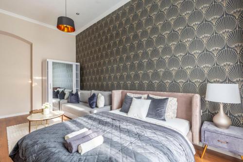 Glorious Central Apartment next to the New York Café