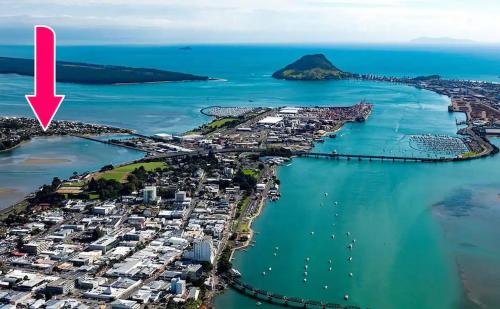 Tauranga - Big, beautiful Villa on the water! in Tauranga Tauranga - Big, beautiful Villa on the water! in Tauranga