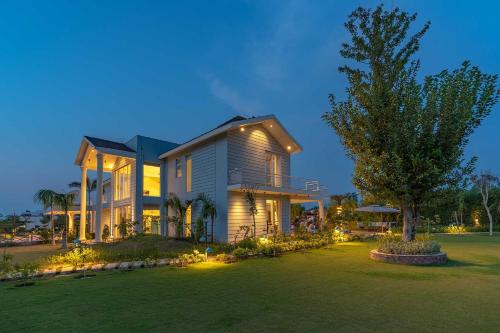 Garden, StayVista at Serenity Farms in Sohna Garden, StayVista at Serenity Farms in Sohna