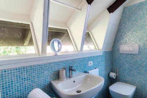 Bathroom, Unique Cottage Montorfano - by My Home In Como in Capiago Intimiano Bathroom, Unique Cottage Montorfano - by My Home In Como in Capiago Intimiano