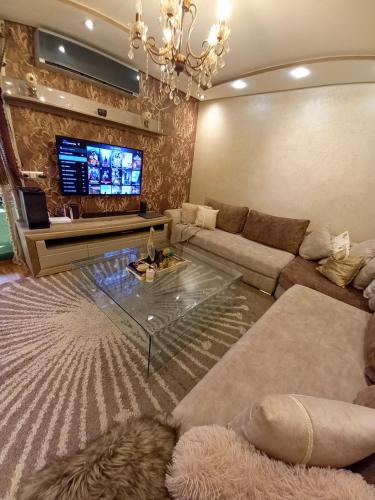 Big, stylish and modern apartment with hot tub in Luxus Big, stylish and modern apartment with hot tub in Luxus