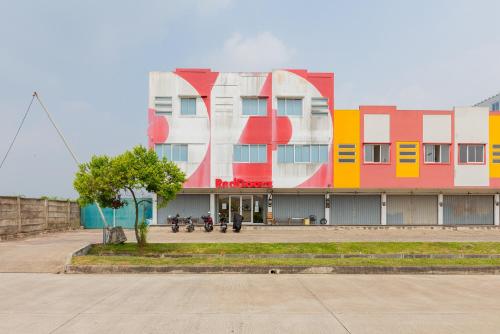 Exterior view, OYO 1552 Iodium Residence near Lemahabang Railway Station Exterior view, OYO 1552 Iodium Residence near Lemahabang Railway Station