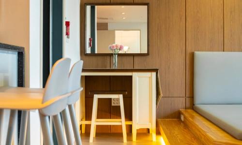 Yeosu Hotel Haven in Йосу Yeosu Hotel Haven in Йосу