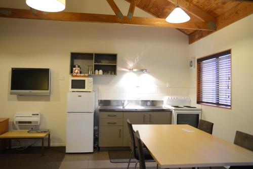 เดอะ ฮอบบิต มอเตอร์ลอดจ์ (The Hobbit Motorlodge) in โอฮาคูเน เดอะ ฮอบบิต มอเตอร์ลอดจ์ (The Hobbit Motorlodge) in โอฮาคูเน