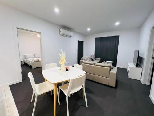 Létesítmények, Lightsview 2 BR Apt, Free Parking and WiFi 9 KM from CBD in Clearview Létesítmények, Lightsview 2 BR Apt, Free Parking and WiFi 9 KM from CBD in Clearview