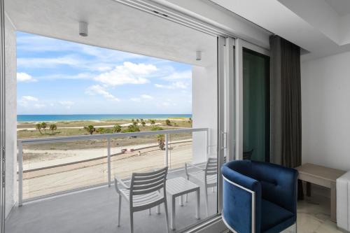 Balcony/terrace, Ocean Club Treasure Island Hotel in Treasure Island (FL) Balcony/terrace, Ocean Club Treasure Island Hotel in Treasure Island (FL)