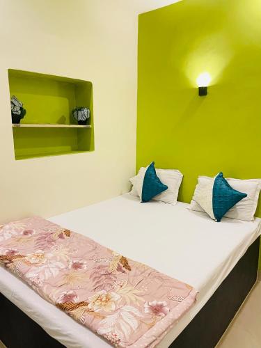 Guestroom, Sun India Guest House in Hawrah Guestroom, Sun India Guest House in Hawrah