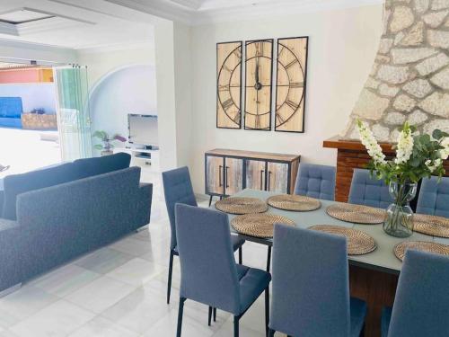 Sunny Villa Mijas with large pool free parking in Mijas Costa Sunny Villa Mijas with large pool free parking in Mijas Costa