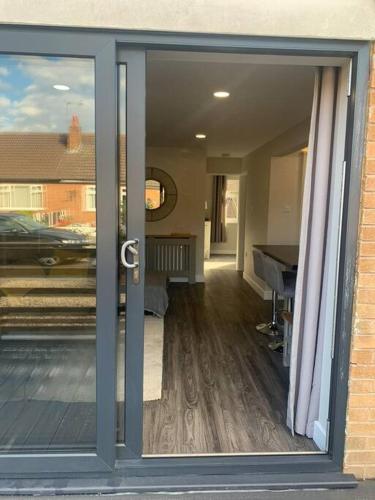 Comfortable ground floor, 2 BR modern Apartment in Manchester Comfortable ground floor, 2 BR modern Apartment in Manchester