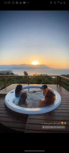 Pezsgőfürdő, Residencia incrível com vista espetacular (Residencia incrivel com vista espetacular) in Ribeirao da Ilha Pezsgőfürdő, Residencia incrível com vista espetacular (Residencia incrivel com vista espetacular) in Ribeirao da Ilha