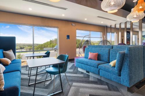 Hol, Tru by Hilton Cartersville in Cartersville (GA) Hol, Tru by Hilton Cartersville in Cartersville (GA)