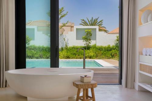 Bathroom, Maysan Doha, LXR Hotels & Resorts in Aspire Zone - Sports City Bathroom, Maysan Doha, LXR Hotels & Resorts in Aspire Zone - Sports City