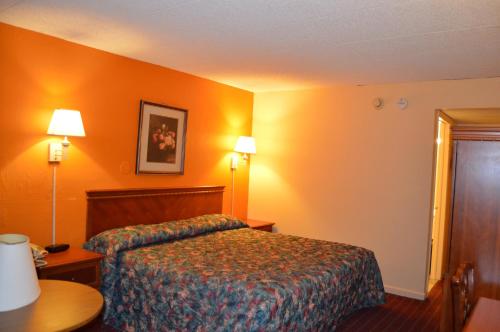 This photo about Travelers Inn shared on HyHotel.com