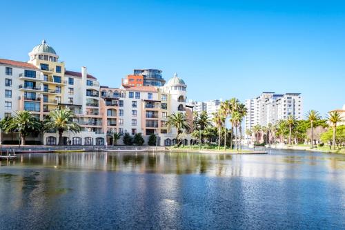 Belina - Island Club Canal Front