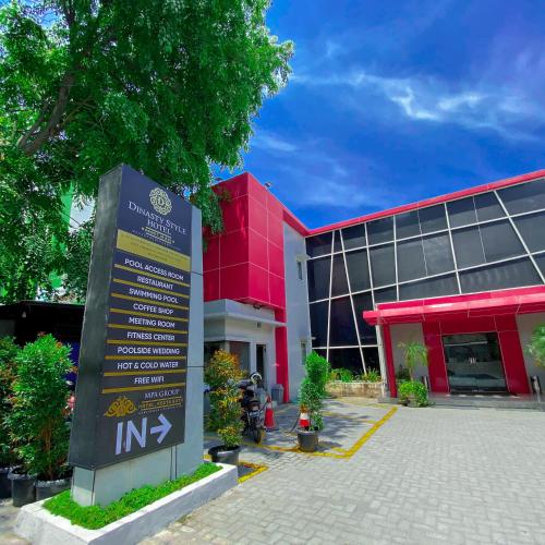 Dinasty Style Hotel near สวนบาเลกัมบัง Dinasty Style Hotel near สวนบาเลกัมบัง