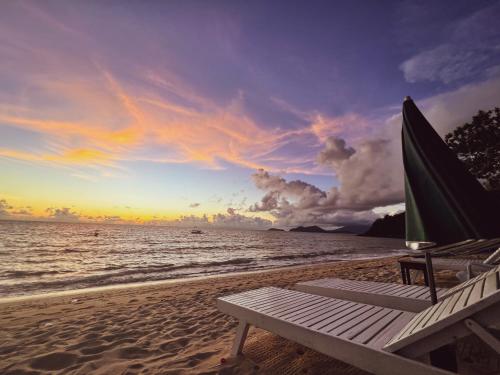 Strand, Peakview Resort and Restaurant Palawan near Santa Isabel Erőd Strand, Peakview Resort and Restaurant Palawan near Santa Isabel Erőd