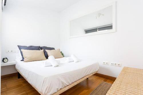 Penthouse in St Montaño, historic centre, WiFi.