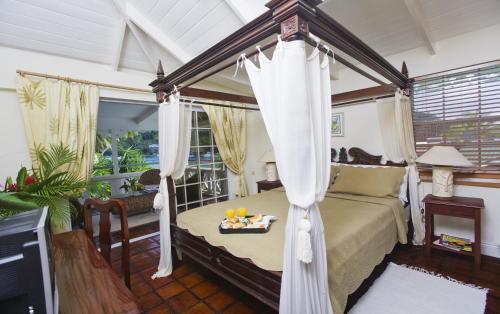 Marigot Beach Club and Dive Resort in Marigot Bay Marigot Beach Club and Dive Resort in Marigot Bay