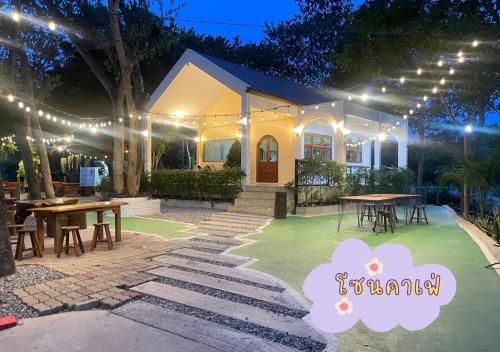 Rain Tree Cafe & Homestay in Uthai Thani Rain Tree Cafe & Homestay in Uthai Thani