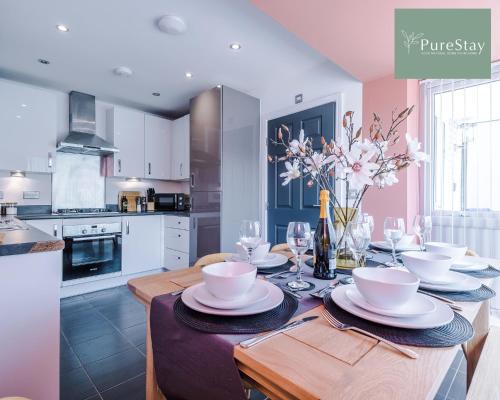 Faciliteter, Designer House in Manchester Near Stadium with Wi-Fi & Parking by PureStay Short Lets & Serviced Acc in Manchester Faciliteter, Designer House in Manchester Near Stadium with Wi-Fi & Parking by PureStay Short Lets & Serviced Acc in Manchester