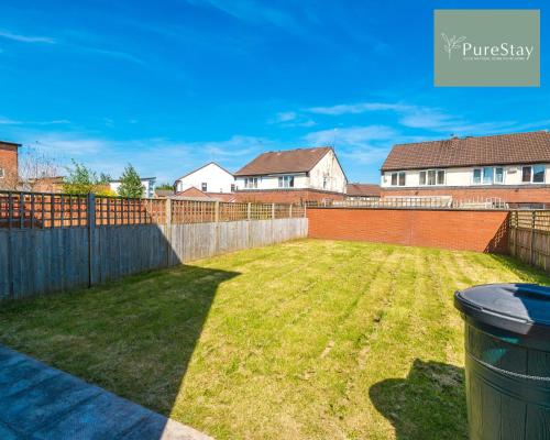 trädgård, Designer House in Manchester Near Stadium with Wi-Fi & Parking by PureStay Short Lets & Serviced Acc in Manchester trädgård, Designer House in Manchester Near Stadium with Wi-Fi & Parking by PureStay Short Lets & Serviced Acc in Manchester