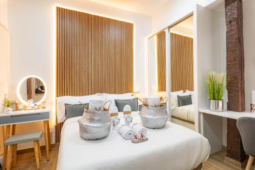 Sleep, Shower and coffee near Madrid's Gran Via