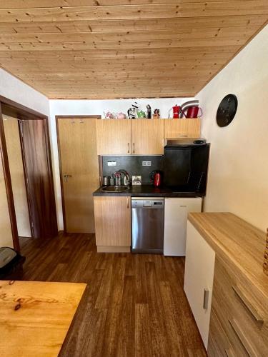 Kjøkken, Apartmán s výhledem na Jezerní stěnu (Apartman s vyhledem na Jezerni stenu) in Zelezna Ruda Kjøkken, Apartmán s výhledem na Jezerní stěnu (Apartman s vyhledem na Jezerni stenu) in Zelezna Ruda