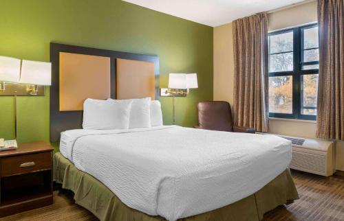 Extended Stay America Suites - Detroit - Metropolitan Airport in Romulus Extended Stay America Suites - Detroit - Metropolitan Airport in Romulus