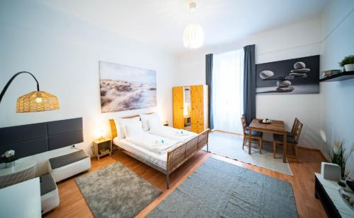 Free Parking Charlie's Residence - 2sep room, AC, Fast WiFi, TV