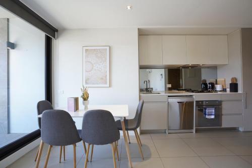 lovely 1 Bedroom apt + Free parking in Hawthorn lovely 1 Bedroom apt + Free parking in Hawthorn