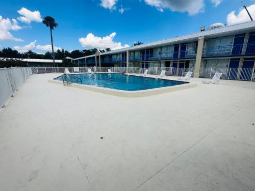 Swimming pool, Rodeway Inn in Ocala (FL) Swimming pool, Rodeway Inn in Ocala (FL)