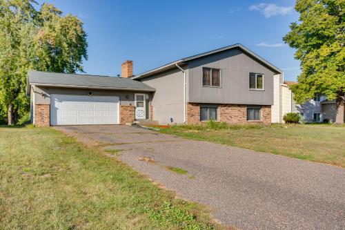 Spacious Family Home 11 Mi to Dtwn Minneapolis! in Brooklyn Center Area Spacious Family Home 11 Mi to Dtwn Minneapolis! in Brooklyn Center Area