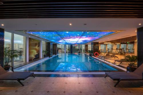 Swimming pool, Wyndham Garden Hanoi in My Dinh Swimming pool, Wyndham Garden Hanoi in My Dinh