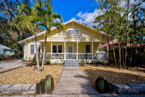 Sunshine Bungalow in Central Cocoanut Sunshine Bungalow in Central Cocoanut