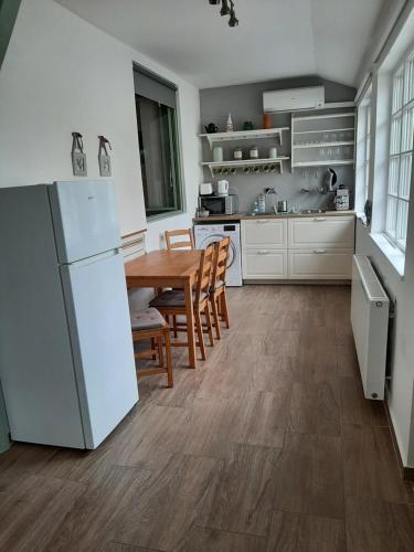 Zrinyi 11 Apartments in บาลาตันเคเนสเซ่ Zrinyi 11 Apartments in บาลาตันเคเนสเซ่