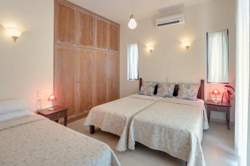 This photo about Villas Anemomilos shared on HyHotel.com