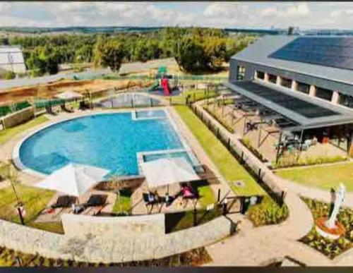 Piscina, Outer Space - 1 bedroom Luxurious Apartment in Sandton in Lethabong Piscina, Outer Space - 1 bedroom Luxurious Apartment in Sandton in Lethabong