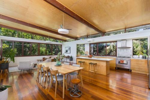 Facilities, Coledale Rainforest Escape - A Tropical Beach Haven in Coledale Facilities, Coledale Rainforest Escape - A Tropical Beach Haven in Coledale