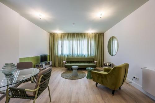 gedeelde lounge/tv-ruimte, AmazINN Places Palacio Real in La Latina gedeelde lounge/tv-ruimte, AmazINN Places Palacio Real in La Latina