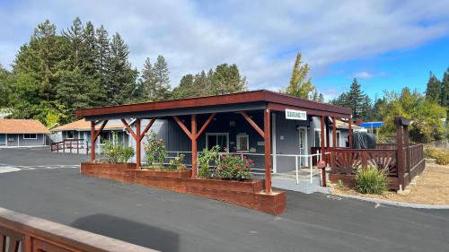 Pine Cone Motel in วิลลิตส์ (CA) Pine Cone Motel in วิลลิตส์ (CA)