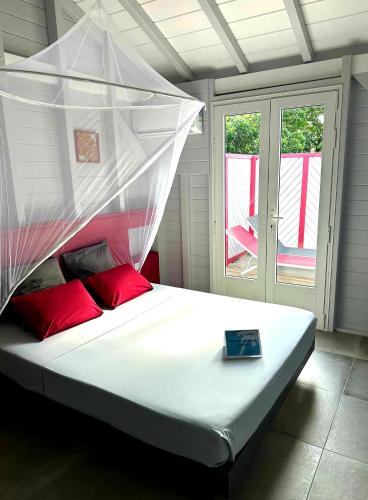 Caraïbes Cottage Grenat piscine privée 900m de Grande anse (Caraibes Cottage Grenat piscine privee 900m de Grande anse) in Deshaies Caraïbes Cottage Grenat piscine privée 900m de Grande anse (Caraibes Cottage Grenat piscine privee 900m de Grande anse) in Deshaies