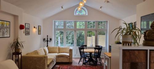 Peaceful Getaway in Forested Park in Talbot and Branksome Woods Peaceful Getaway in Forested Park in Talbot and Branksome Woods