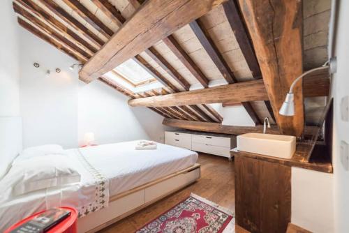 Pantheon Charming Penthouse