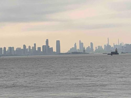 Studio by New York Harbor in Статен-Айленд Studio by New York Harbor in Статен-Айленд