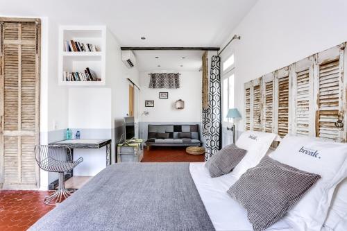 B&B Villa Du Roc Fleuri in กาโน B&B Villa Du Roc Fleuri in กาโน