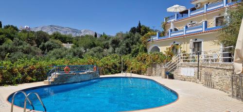 Úszómedence, Pantheon Apartments & Studios in Ormos Marathokampou Úszómedence, Pantheon Apartments & Studios in Ormos Marathokampou